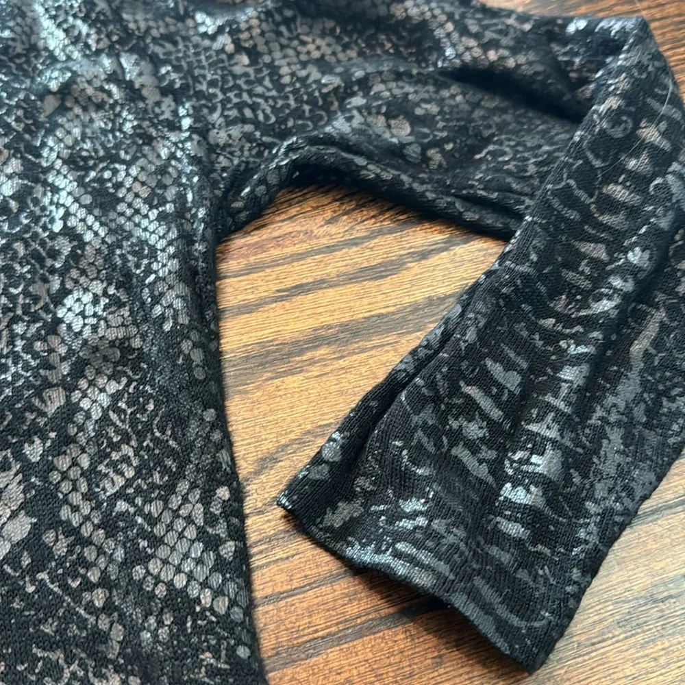 Cache Cold Shoulder Top - Picture 5 of 6